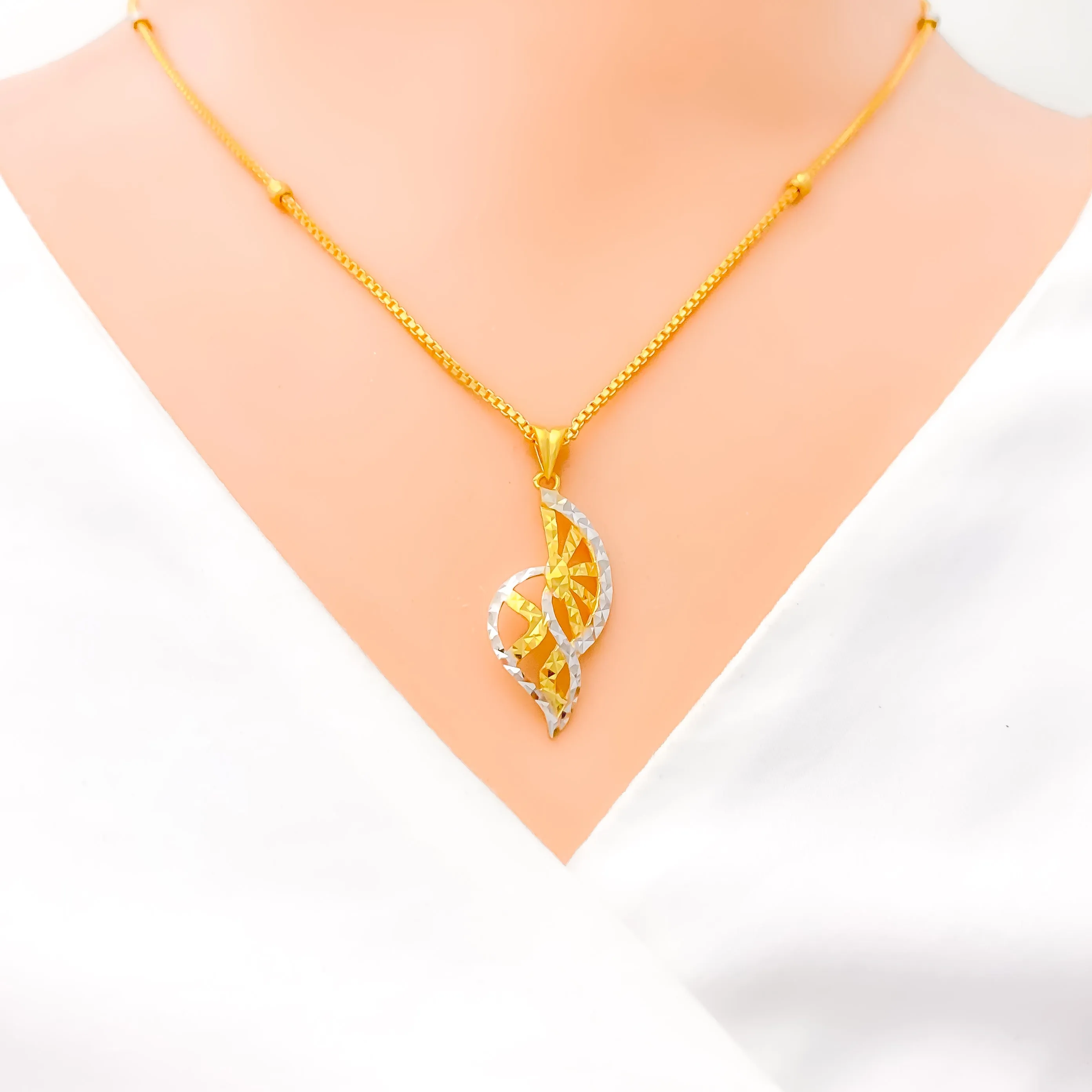 Artsy Curved Leaf Necklace Set