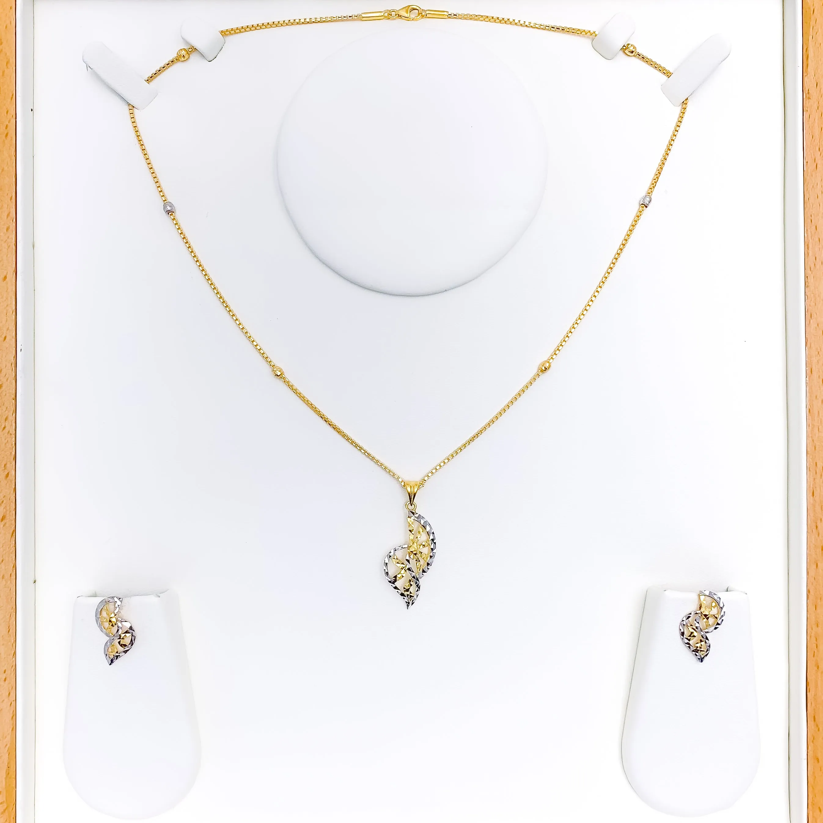 Artsy Curved Leaf Necklace Set