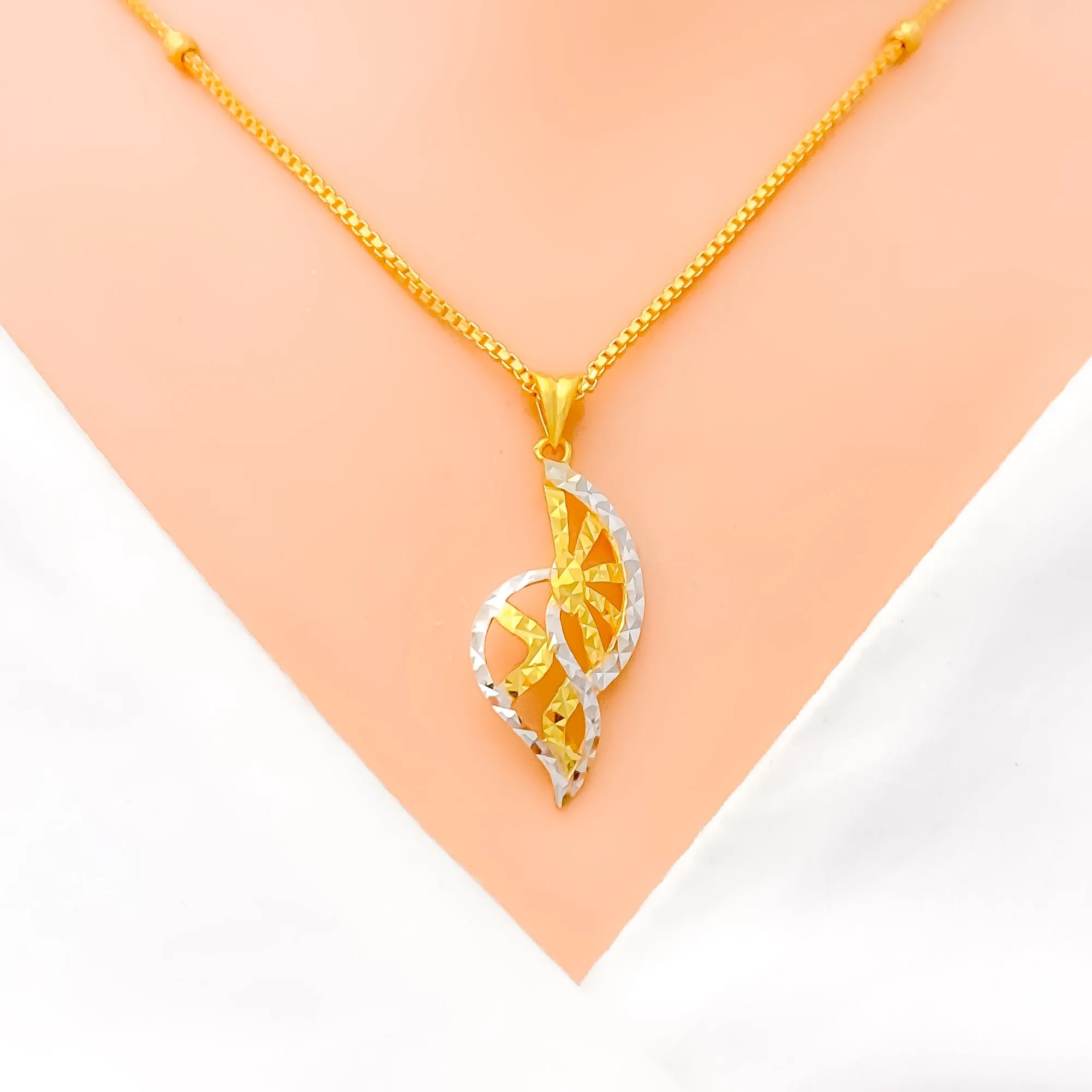 Artsy Curved Leaf Necklace Set