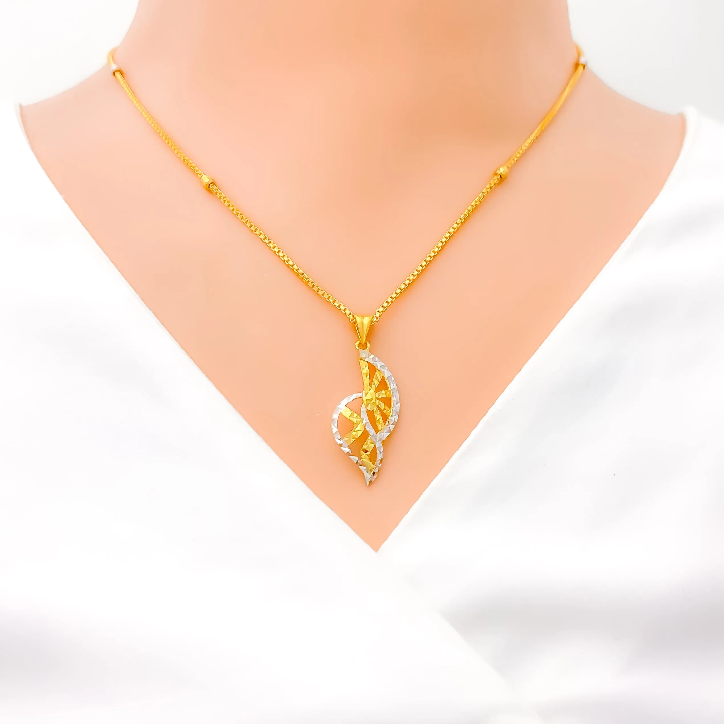 Artsy Curved Leaf Necklace Set