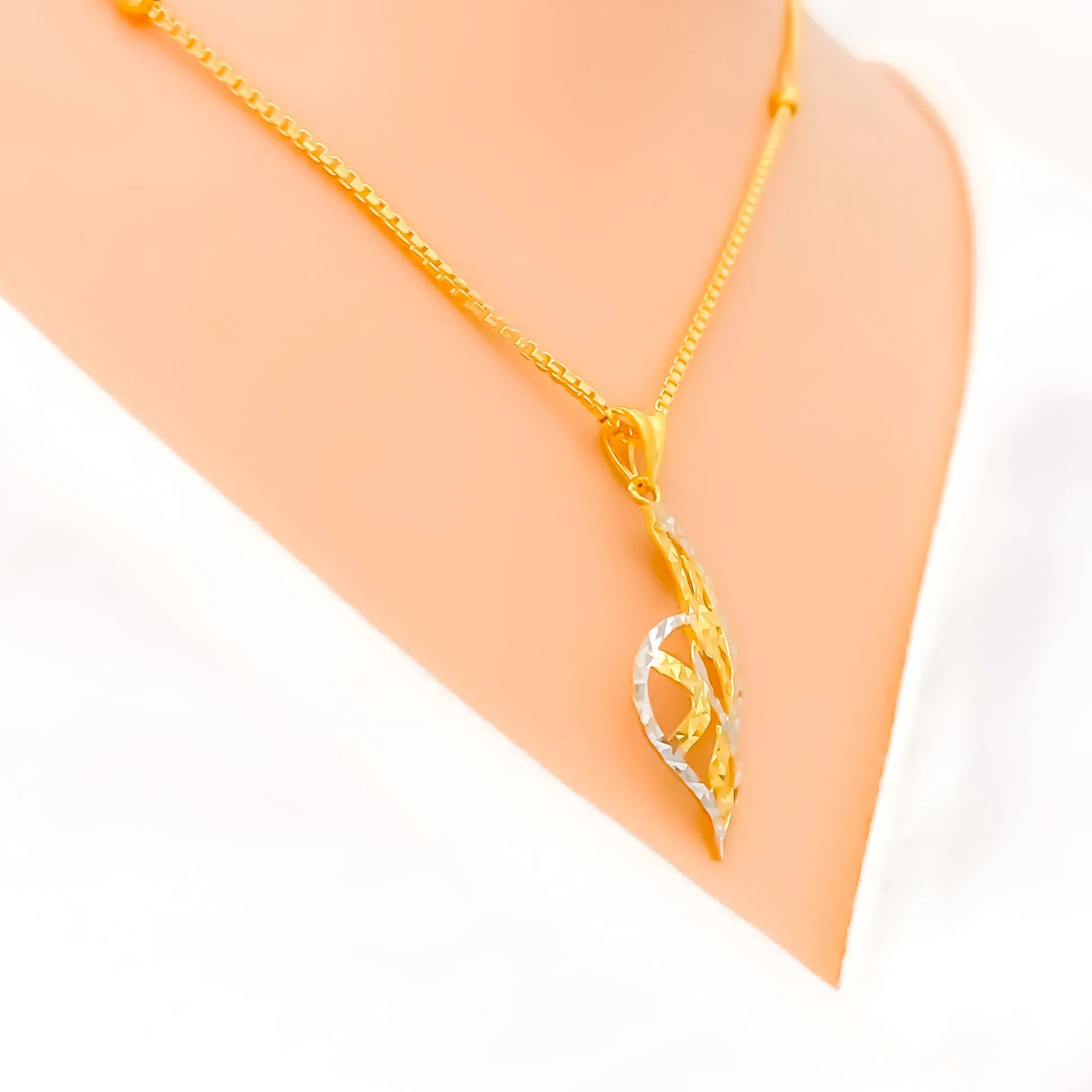 Artsy Curved Leaf Necklace Set