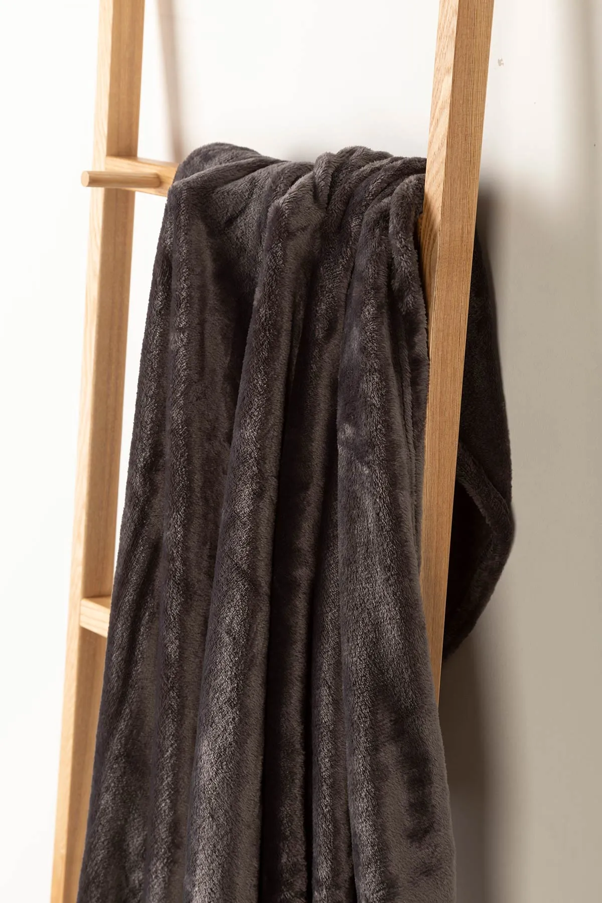 Cowlam Plush Fleece Throw