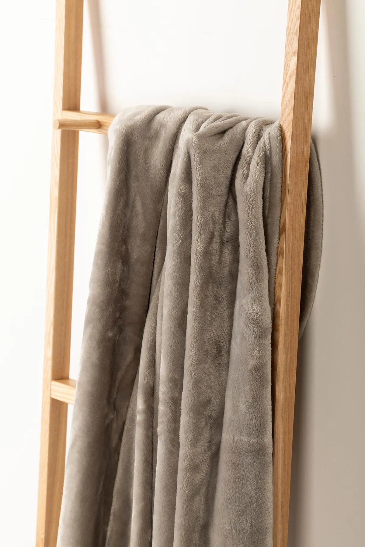 Cowlam Plush Fleece Throw