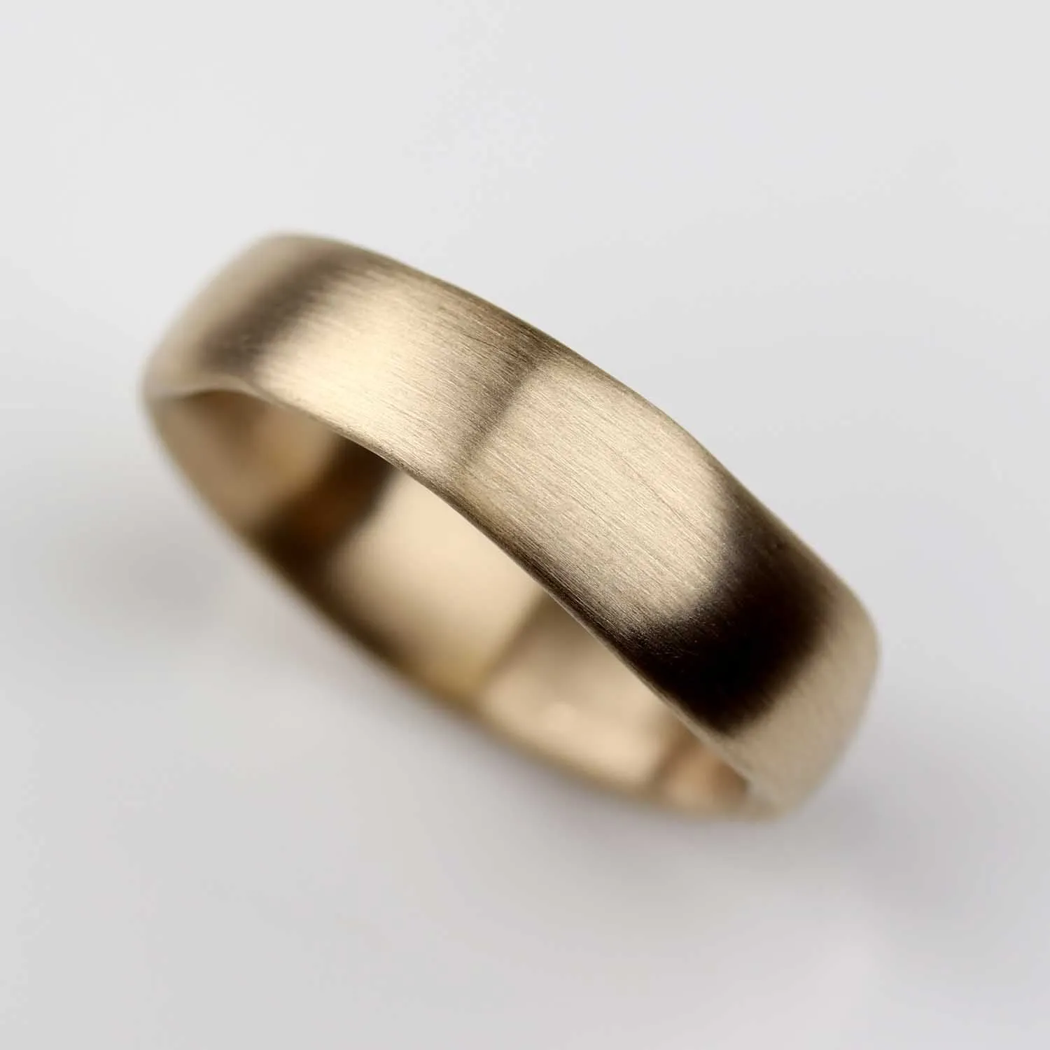 Medium Sculpted Band •