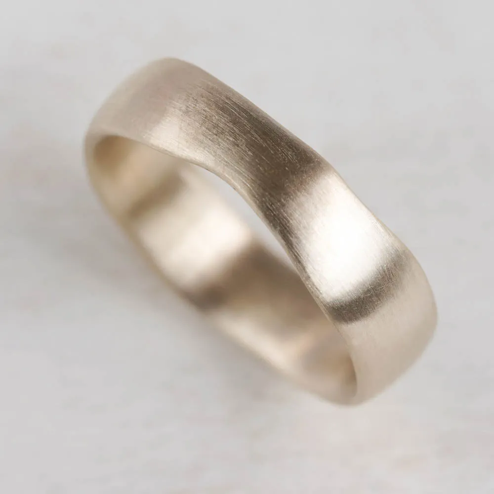 Medium Sculpted Band •