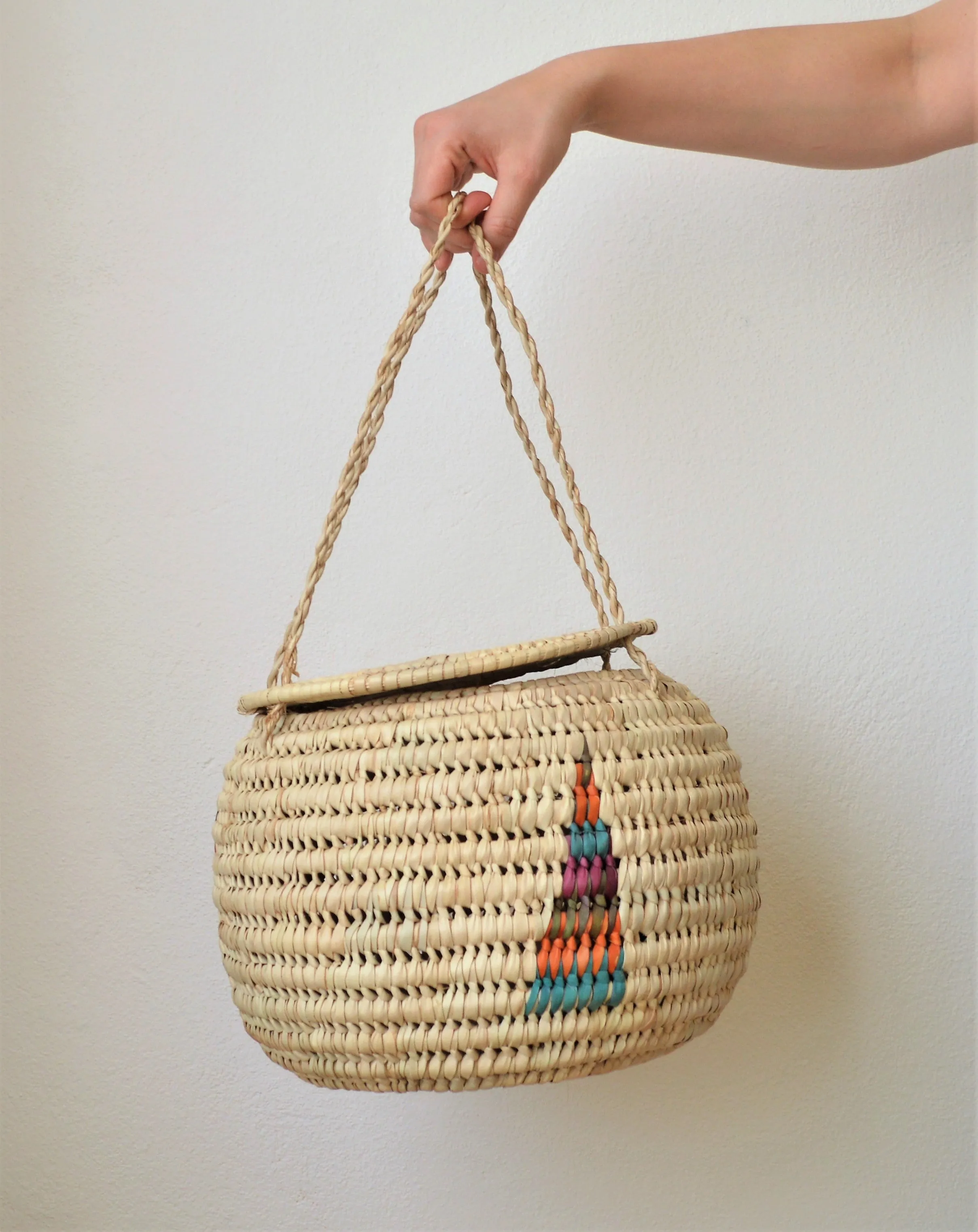 Woven round hanging basket with a lid